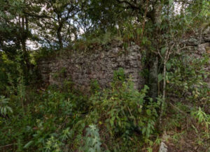 Ruínas de Moinhos e Caixas d’Água – Morro D’Água Quente MG